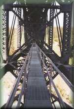 Onderhoudspad ondaraan brug