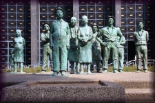 Monumento a los presentes