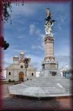Standbeeld met kerk