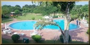 Zwembad bij hotel