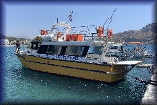 boot naar Previli strand